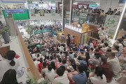 安卓版下载-火爆的苏超联赛，让江苏各城市线下商场人气爆棚，市民涌入看球